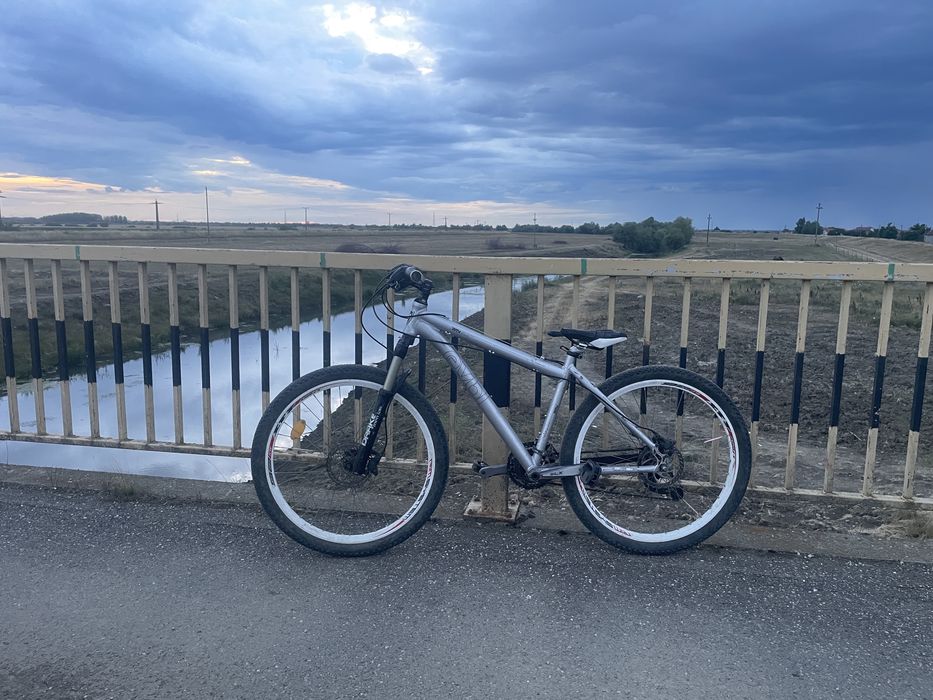 bicicleta MTB + casca