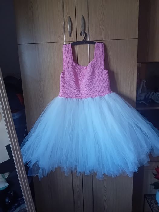 Rochiță de prințesă, lucrată manual