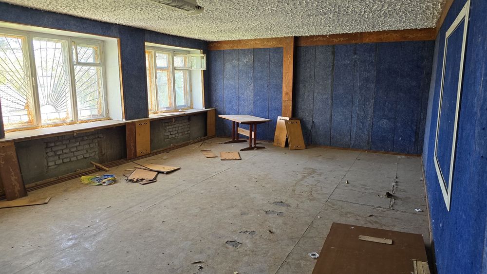 Здание с территорией