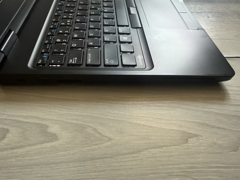 Dell Latitude 5580-i7 7820HQ/16гб/512гб ssd м.2/Nvidia 940MX/Подсветка