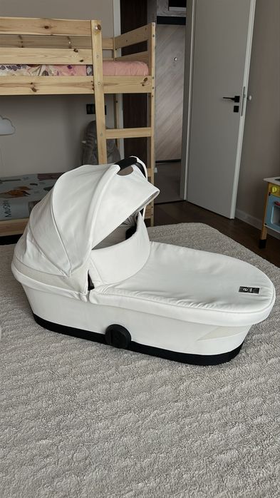 Cybex melio кош за новородено (зимен кош) бял
