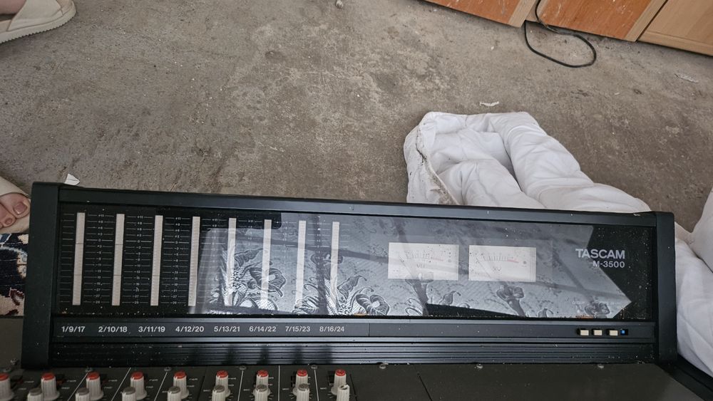Mixer analogic dispune de meter bidge inclus