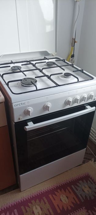 Vind aragaz arctic culoare alb cu patru ochiuri aprinderea electric