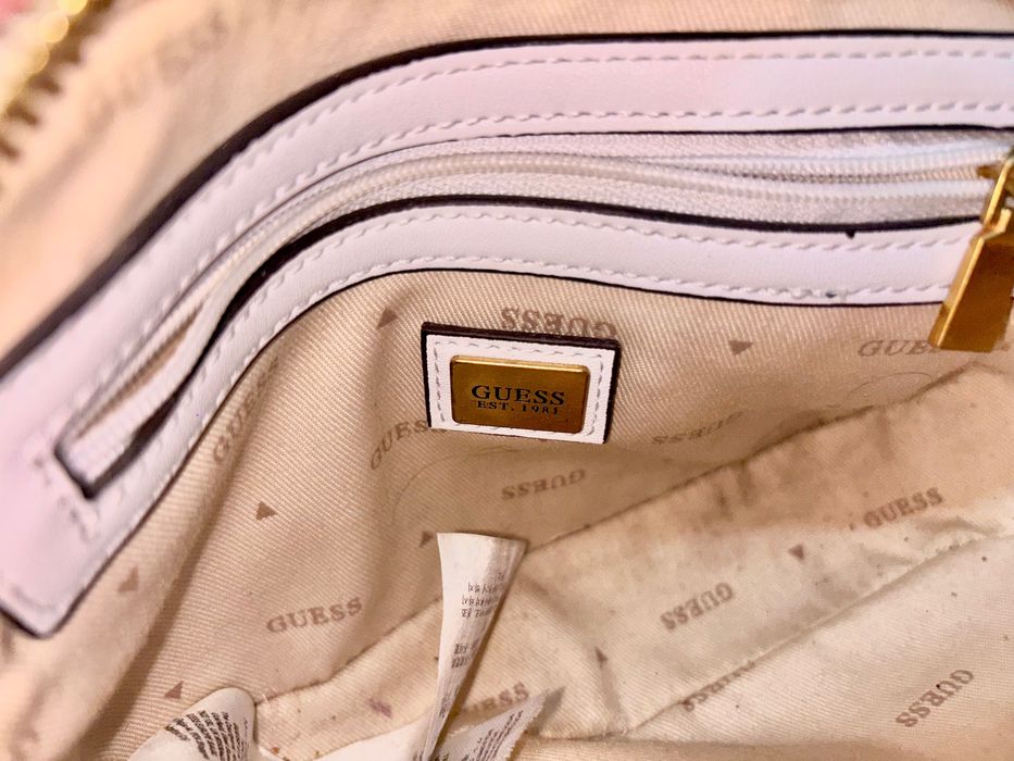 GUESS - бяла чанта
