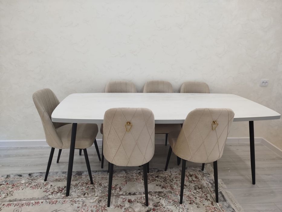 Стол со стульями