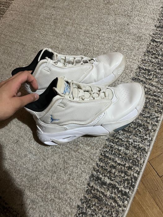 Спортни обувки Jordan max aura 4