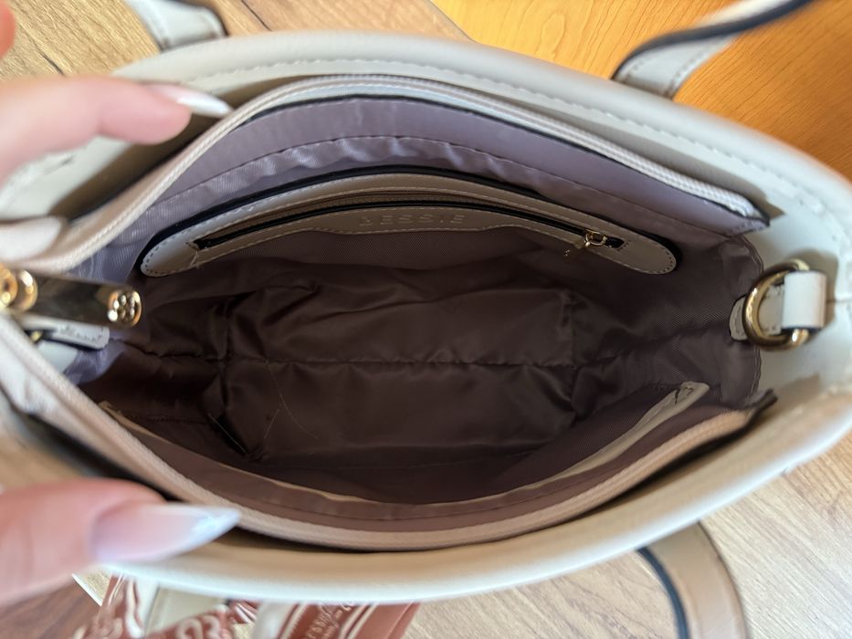 Чисто нова чанта на Bessie london