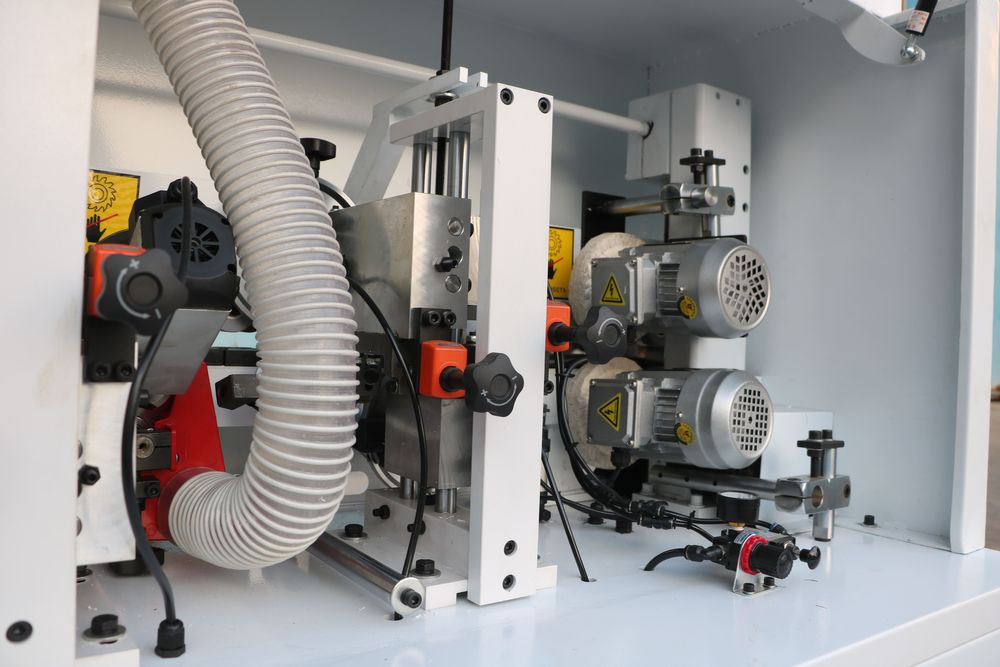 Автоматический кромкооблицовочный станок DELTAMACHINERY DM-400