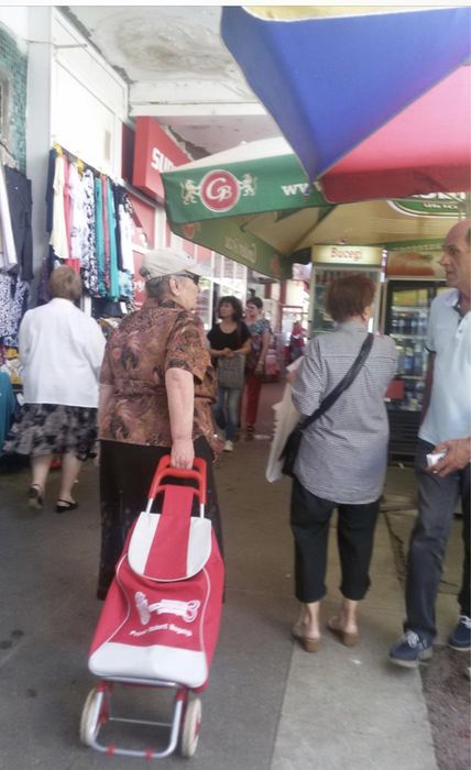 Spatiu comercial Titan Piata Minis 900 euro