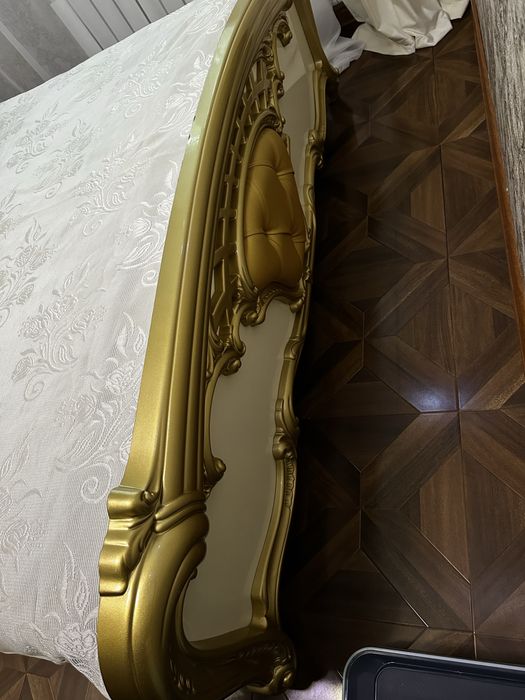 Продам спальный гарнитур