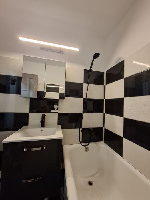 Particular inchiriez garsoniera str.Turda sector 1 complet renovata