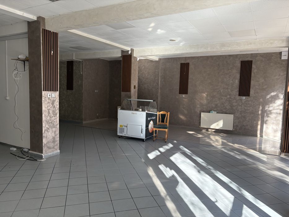 Spatiu de inchiriat situat in Marghita. Str   Republici  nr 82  linga