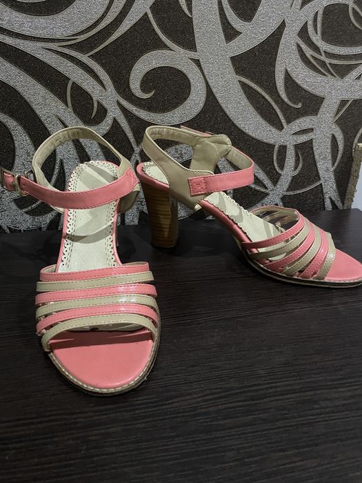 Продам босоножки