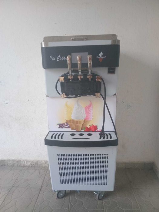Vand masini NOI de inghetata , 8 modele in stoc