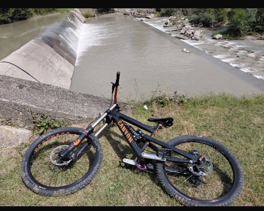 Bicicleta downhil marime M Canyon