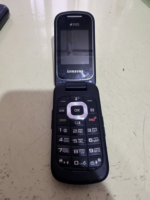 4 ta telefon sotiladi