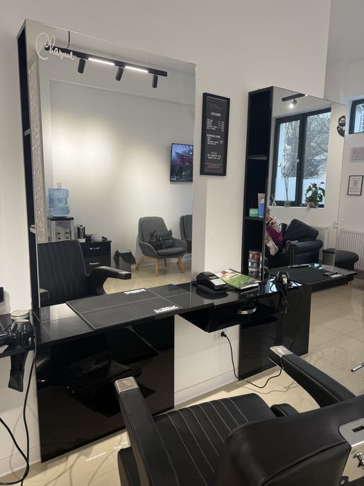 Vand scaun frizerie profesional piele naturala+post de lucru mdf