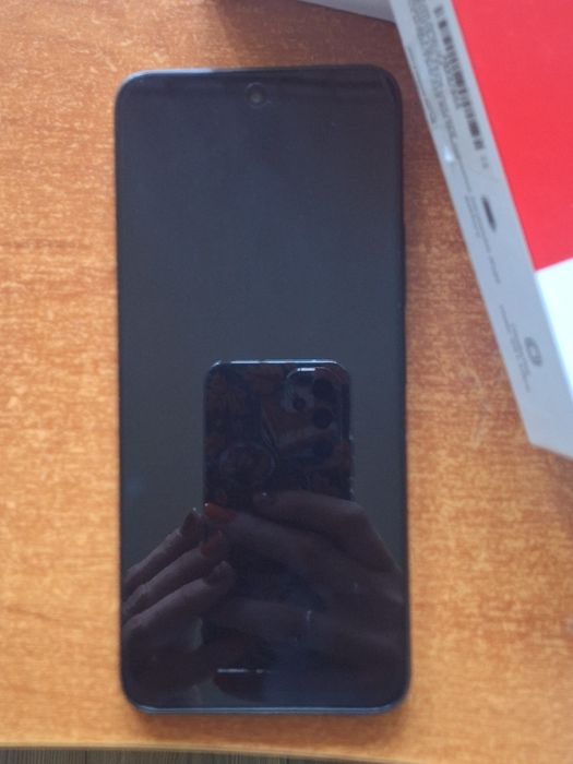 Продавам телефона Redmi 13