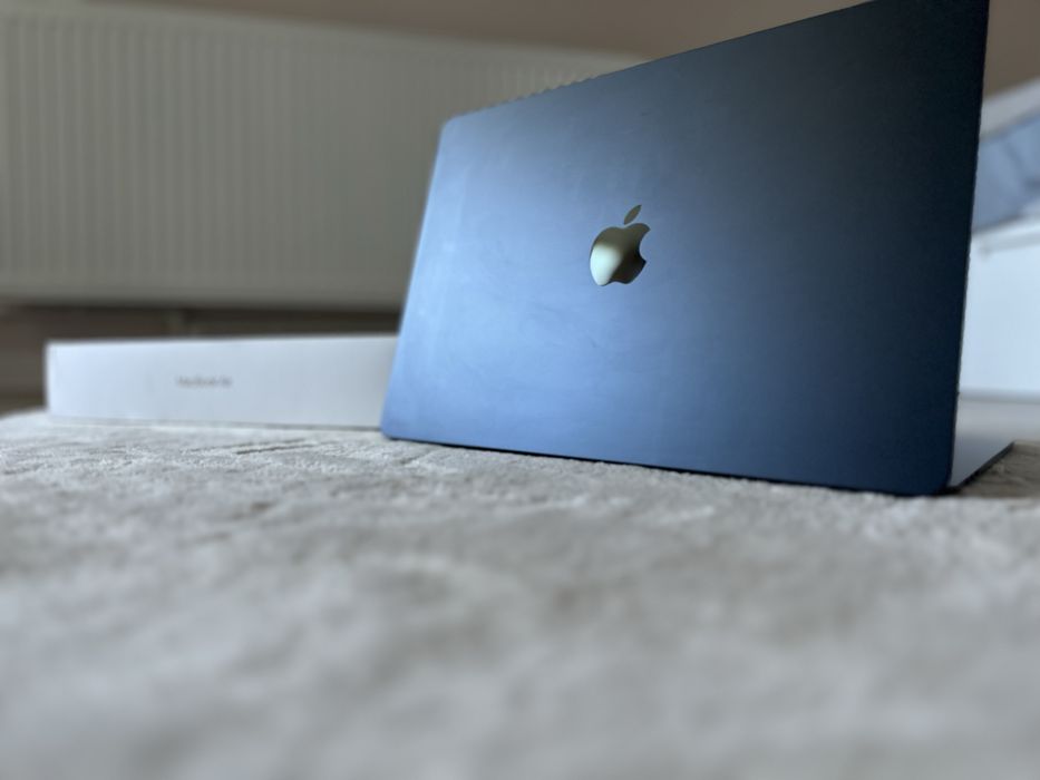 Macbook Air M2 15-inch