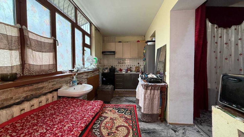 Фрунзиский Саёхат магазини 1қаватда 2хонали квартира сотилади.ID: 1887