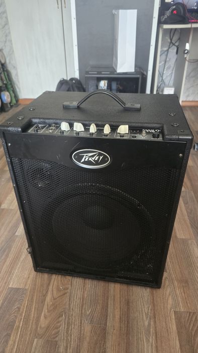 Басовый комбоусилитель peavey max115