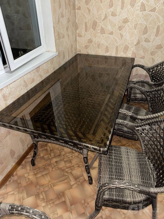 Продаю Ротанговый стол + 8 стульев в подарок
