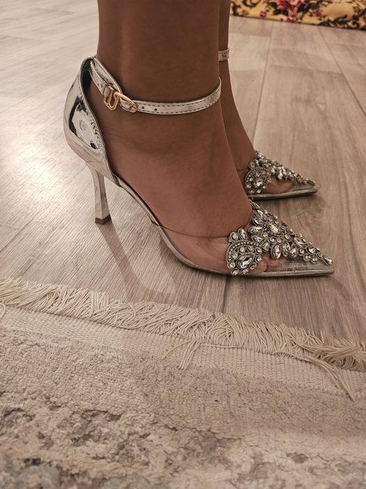 Продам туфли очень красивые. Размер 37