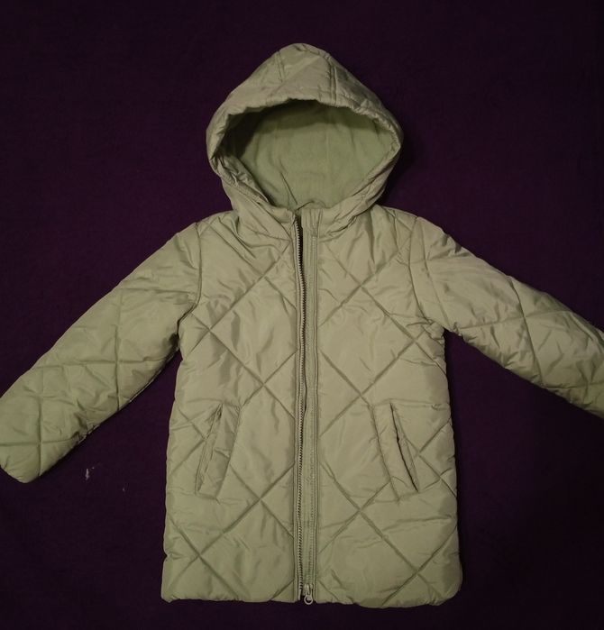 Продам куртку на девочку осень-весна