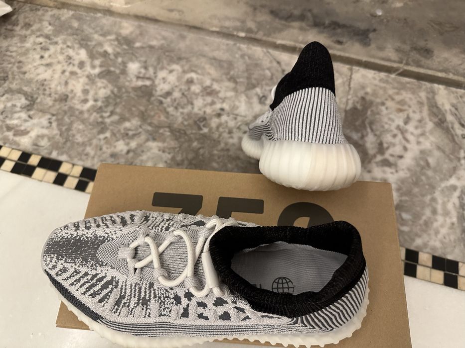 Adidas yezezy boost 350 noi cu factura  .. garantie 30 zi