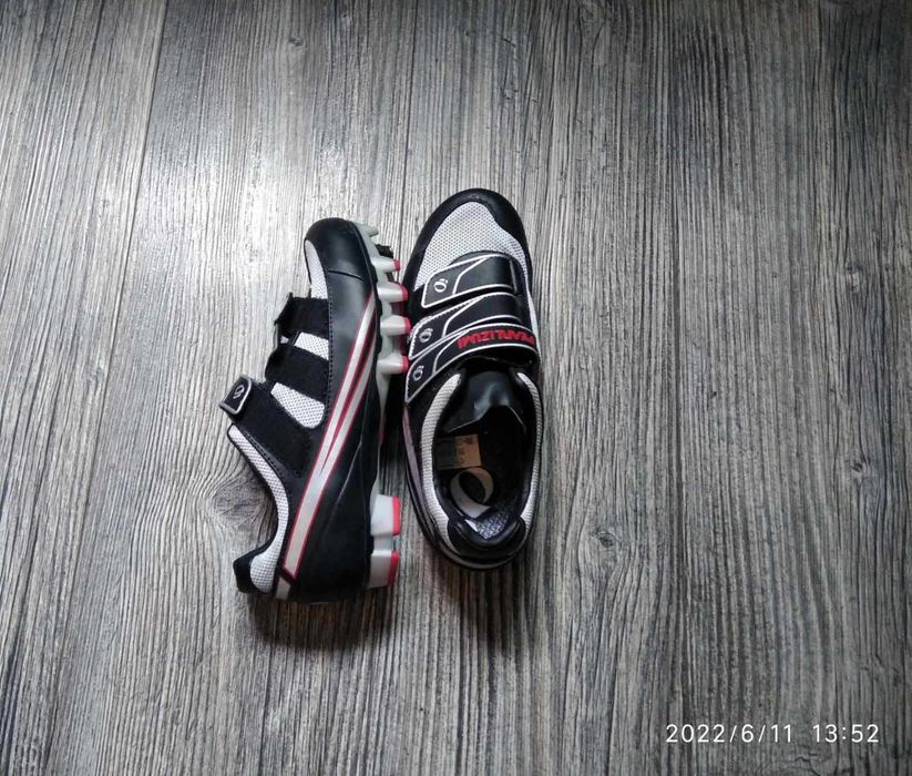 Продавам обувки за МТБ колоездене Pearllzumi