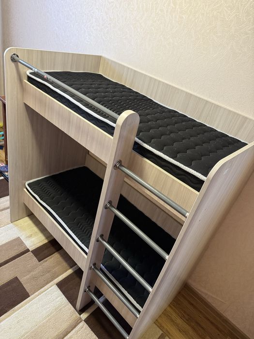 Двухярусная кровать