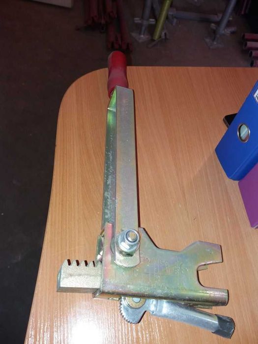 Чироз (пружинный зажим для опалубки)