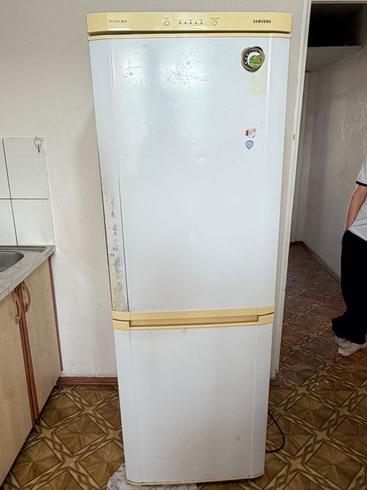 Продам холодильник. Цена 20 000т.