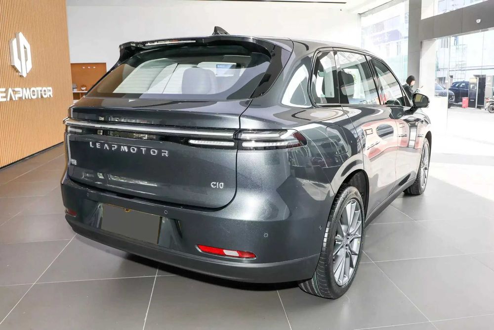 Leapmotor C10 Hybrid 210km pod zakaz