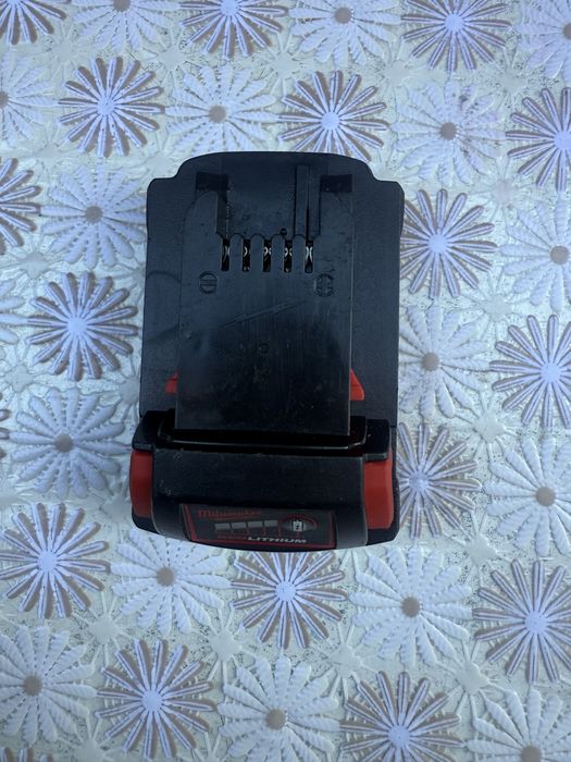 Акумулаторна батерия Milwaukee M18B2,18 V, 2 Ah, литиево-йонна