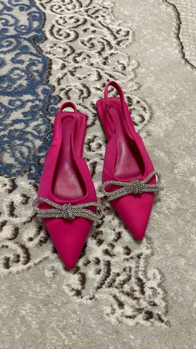 Тап таза кийилмеген размер 38 цена:100 000 сум