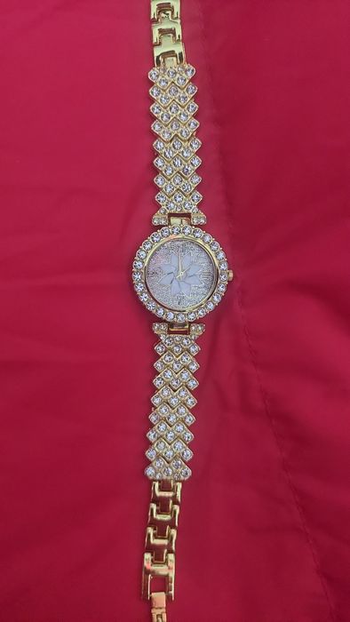 Часы  женские  новые