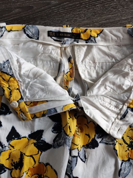 Pantaloni florali, Zara basic, marimea 34.