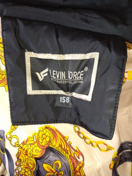 Продам пуховик женский.