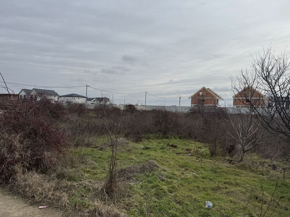 Canal/apa, asfalt, gaz, lumina, deschidere 40m, la limita cu  sector 5