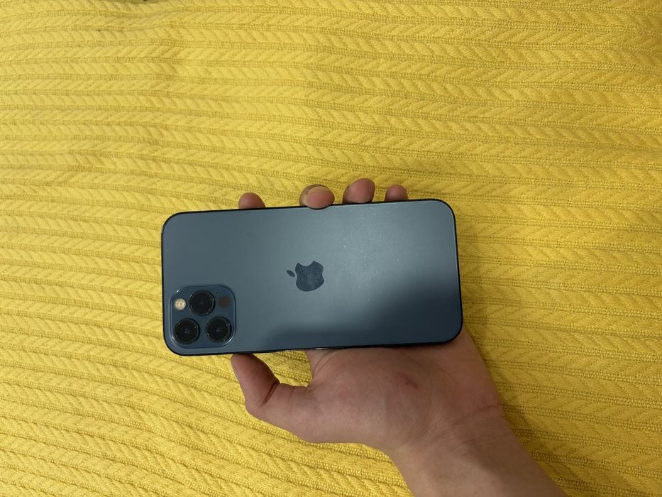 На продаже айфон 12 про