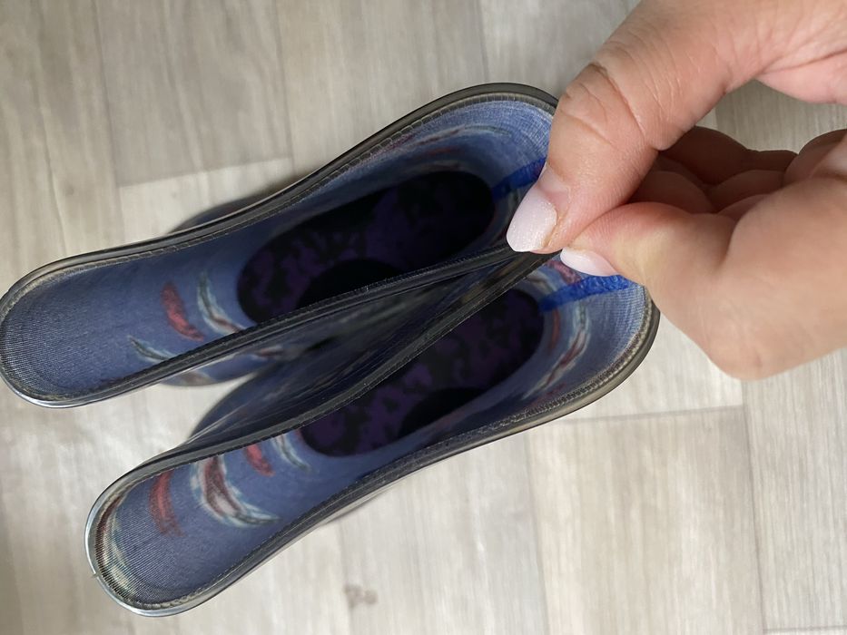 Продам детские резиновые сапоги