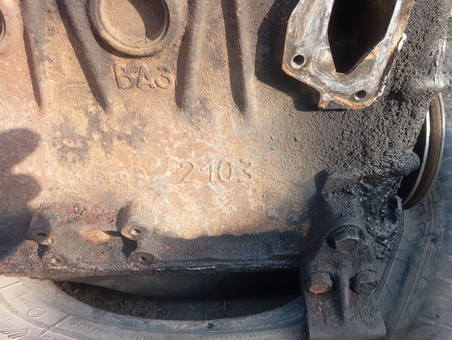 Двигатель мотор Жигули ваз 2103