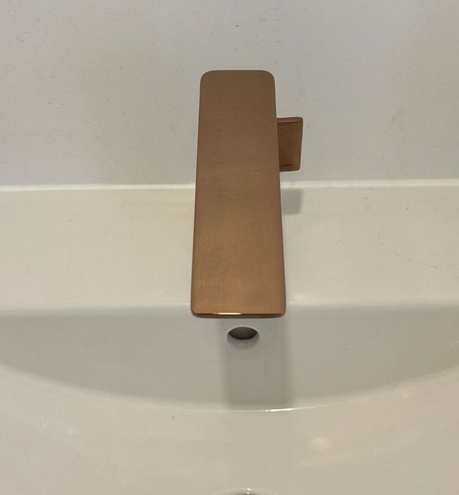 Стилен смесител батерия за баня розе