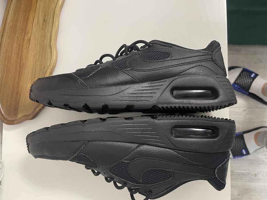 Adidasi nike running fast