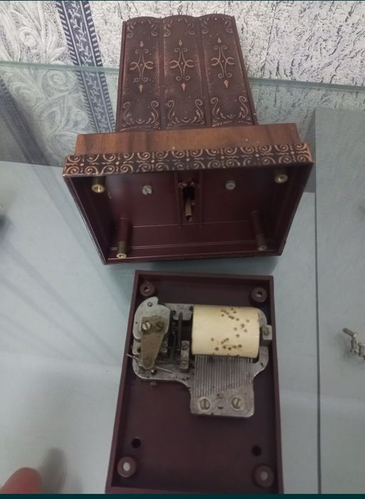 Продам пульты муз, шкатулка.