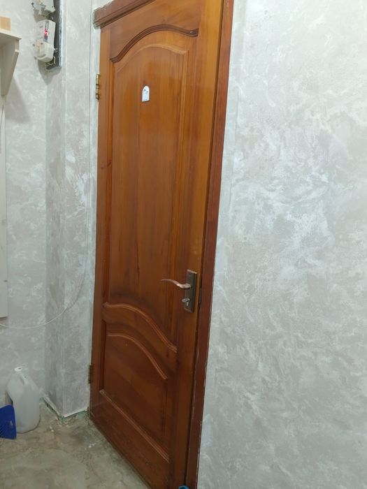 Деревянная дверь