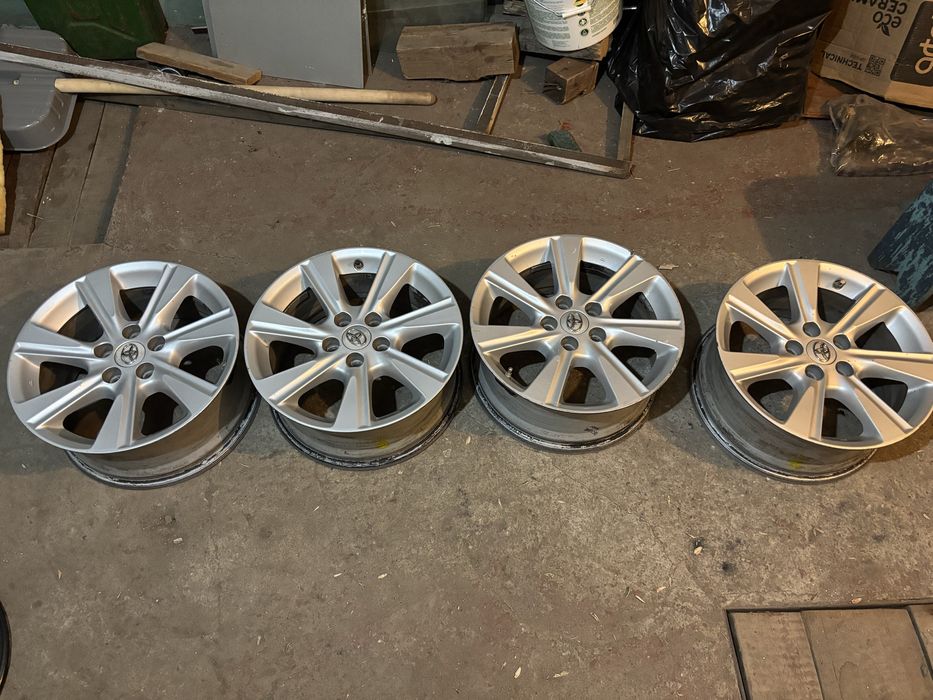 Продам Диски Toyota R17