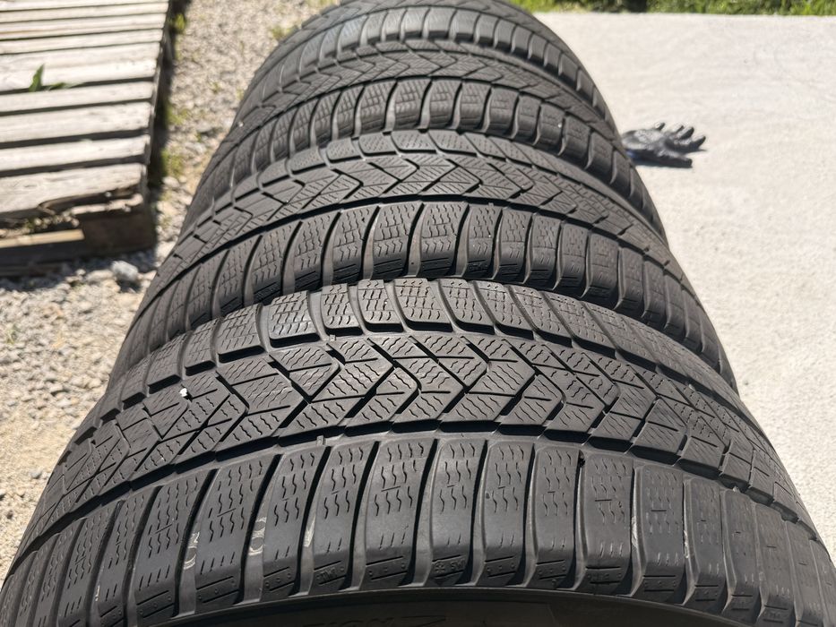 Всесезонни/зимни гуми 235/45/18 ДОТ:24 PIRELLI