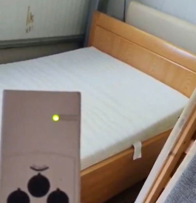 Pat medical cu telecomandă